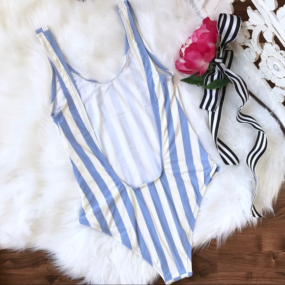 JUST ARRIVED✨Blue Striped One-piece Swimsuit - Picture 6 of 7